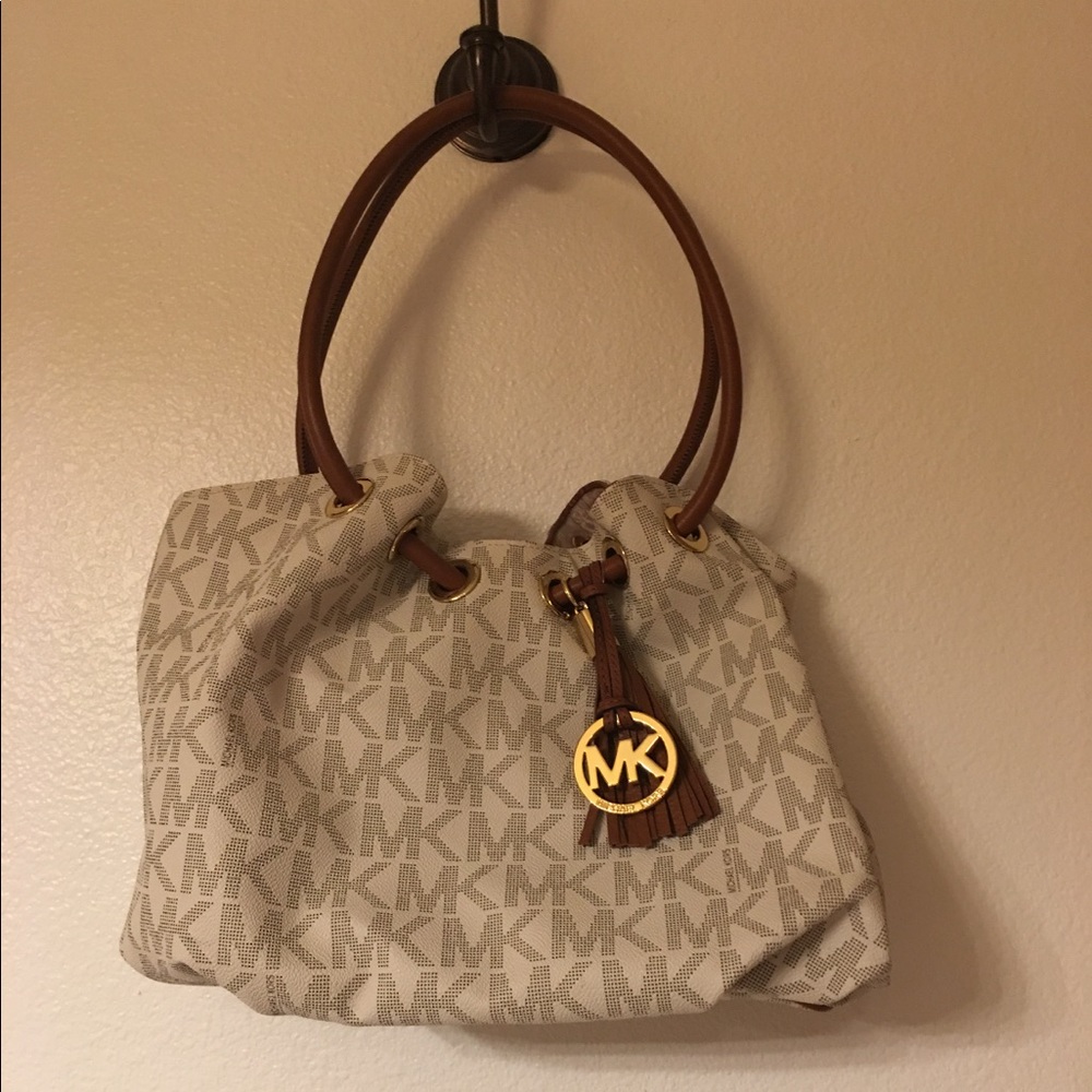 Michael kors logo shoulder bag